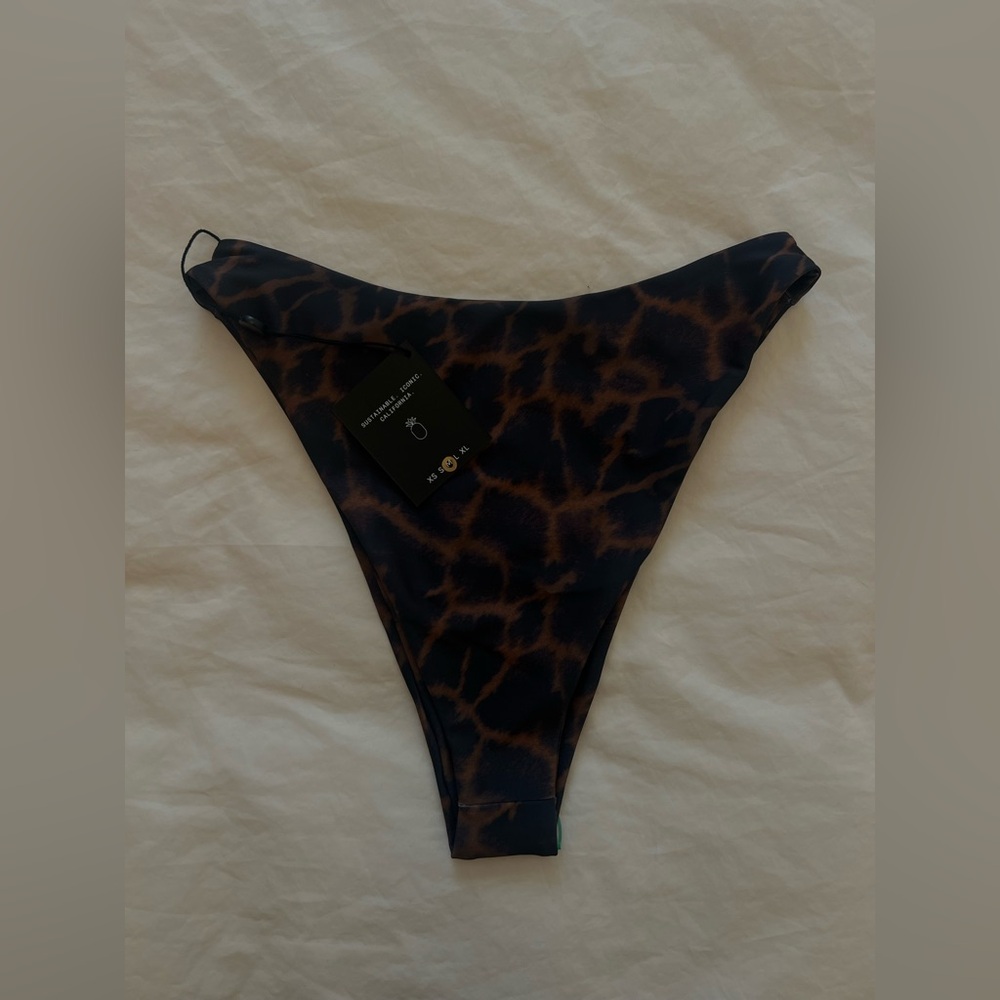 Skatie Kelly Bottom Rafa Medium NWT - Picture 5 of 6